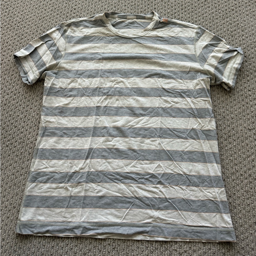 Men’s Lululemon shirt